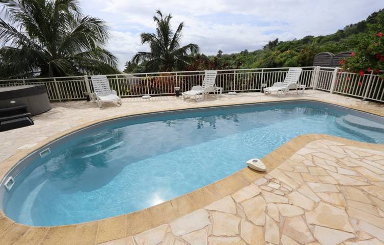 Studio pour 2 personnes, avec jardin et terrasse ainsi que piscine et jacuzzi en Martinique - 2