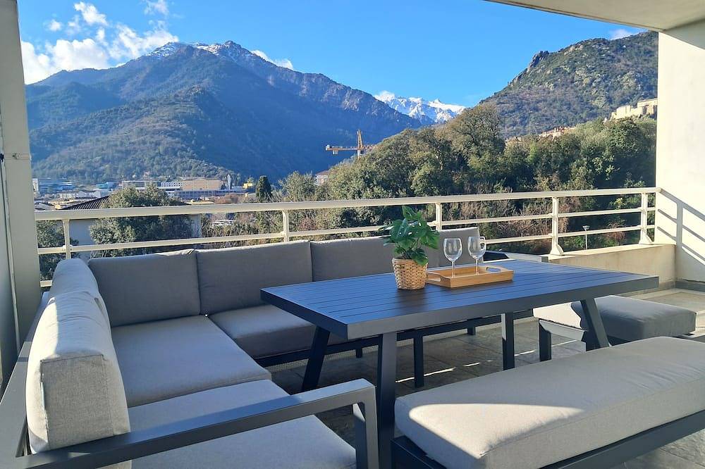Appartement entier, Appart terrasse couverte vue montagne et citadelle super équipé  2ch 6 personnes in Corte, Parc naturel régional de Corse