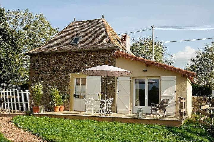 Gîte pour 6 personnes, avec terrasse et jardin à Saint-Julien-de-Jonzy