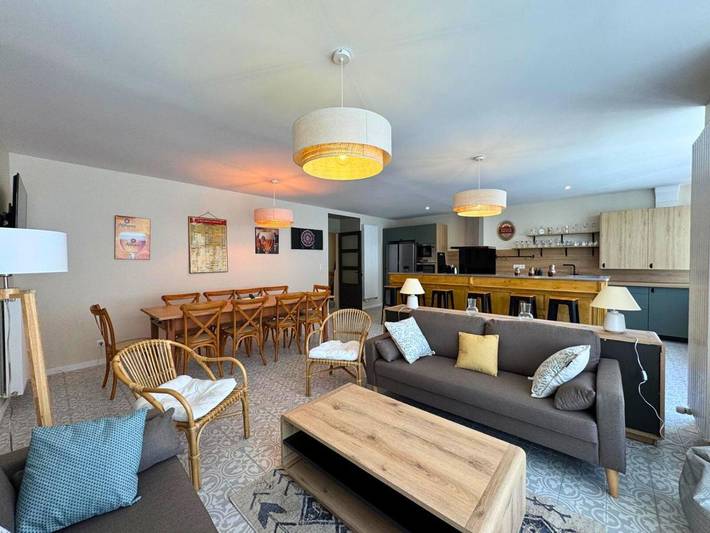 Location de vacances pour 10 personnes, avec terrasse dans Saint-Martin-de-Bréthencourt