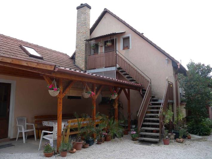 Ferienwohnung für 6 Personen, mit Balkon und Garten in Balatonszentgyörgy