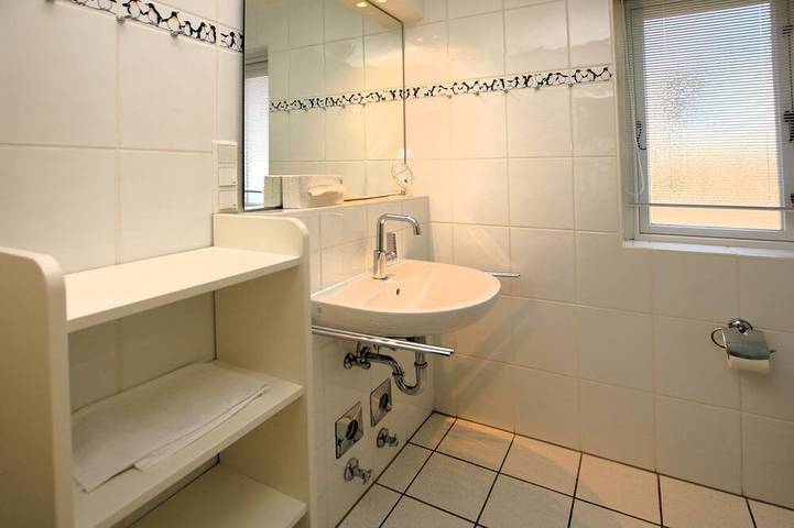 Ganze Wohnung, Feldstraße 15b, Whg. 7, \"Friesenperle 7\" - Ferienwohnung im Zentrum von Wyk, 3- in Nordfriesische Inseln (Schleswig-Holstein) (Schleswig-Holstein), Wyk auf Föhr