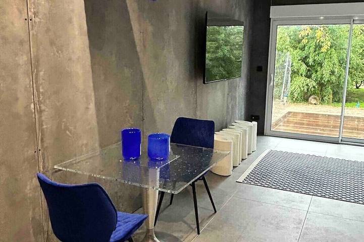 Gîte pour 2 personnes, avec Terrasse à Les Attaques