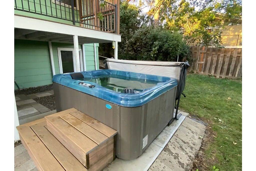 Guest Suite with Hot Tub, sleeps 4 - No nonsense fee in Moscow (ID), Latah County