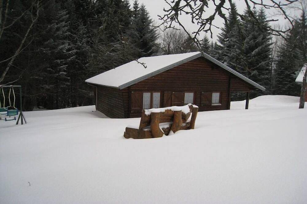 Chalet Ventron avec vue sur la colline in Ventron, Parc naturel régional des Ballons des Vosges