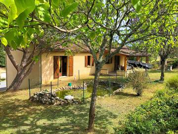 Gîte pour 6 personnes, avec terrasse et jardin à Payrignac