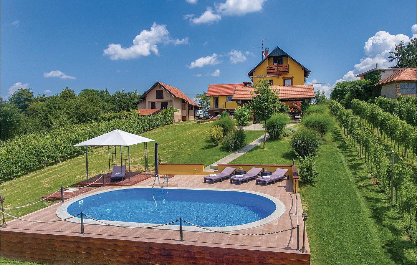Charmant appartement van 146 m² met zwembad, terras, wifi en barbecue in Grad Varaždinske Toplice, Varaždin
