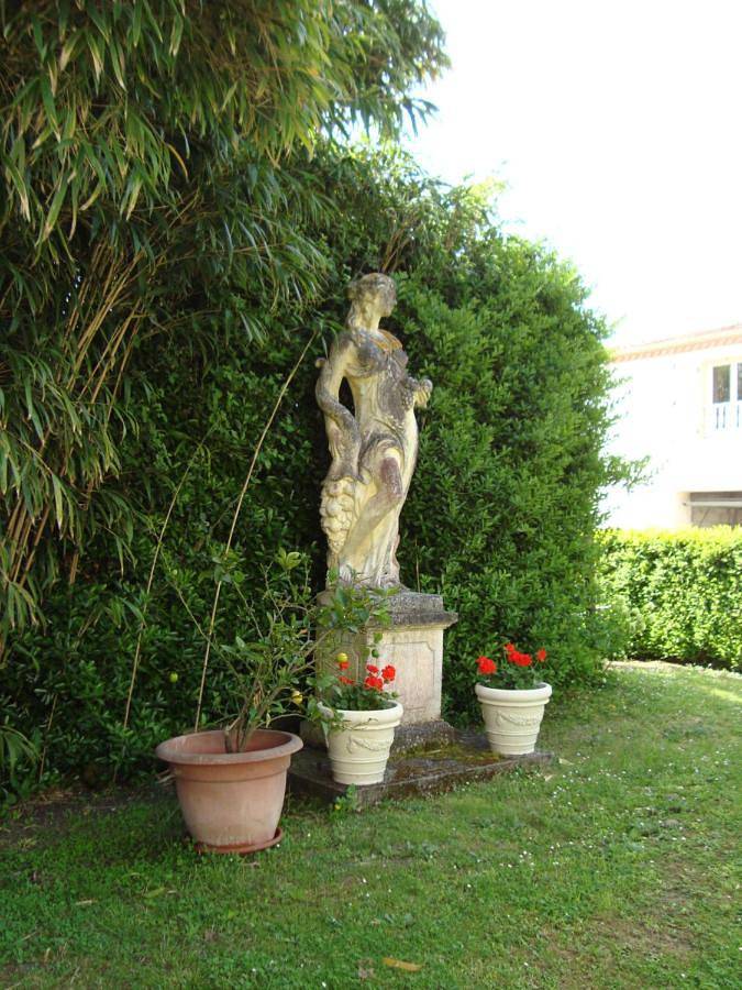 Location de vacances pour 2 personnes, avec piscine et sauna ainsi que vue et jardin à Queyrac - 4