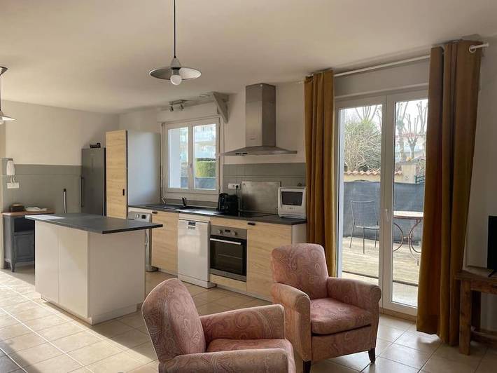 Location de vacances pour 6 personnes, avec Terrasse et Jardin à Miribel - 3