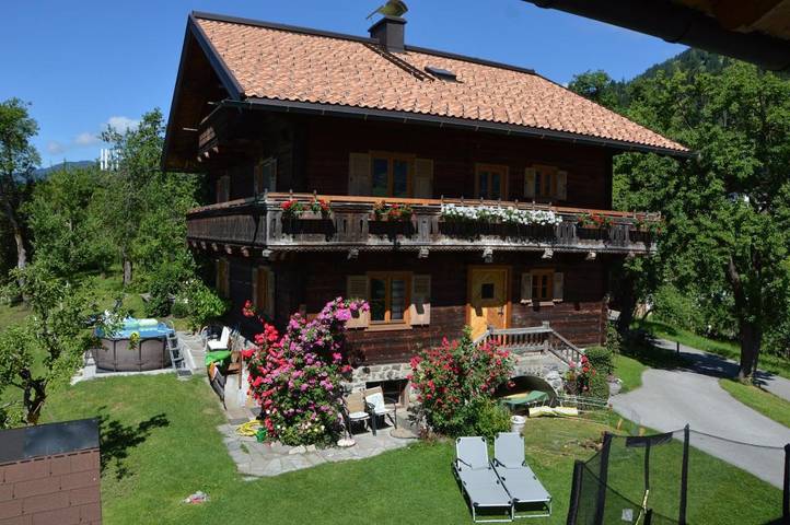 Ferienhaus für 18 Personen, mit Balkon und Terrasse sowie Garten und Pool