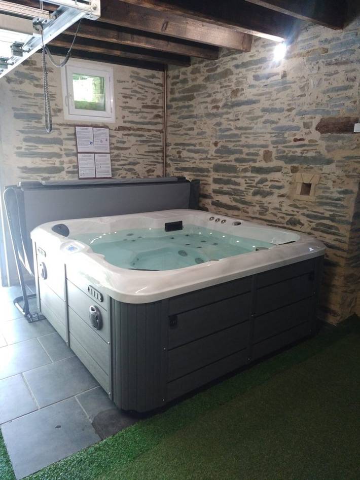 Gîte pour 15 personnes, avec jardin ainsi que terrasse et jacuzzi dans les Pays de la Loire - 3