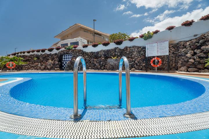 Hel lejlighed, Vacation Apartment 'Libra  Amarilla Golf' with Sea View, Shared Pool and Wi-Fi in Amarilla Golf, San Miguel de Abona