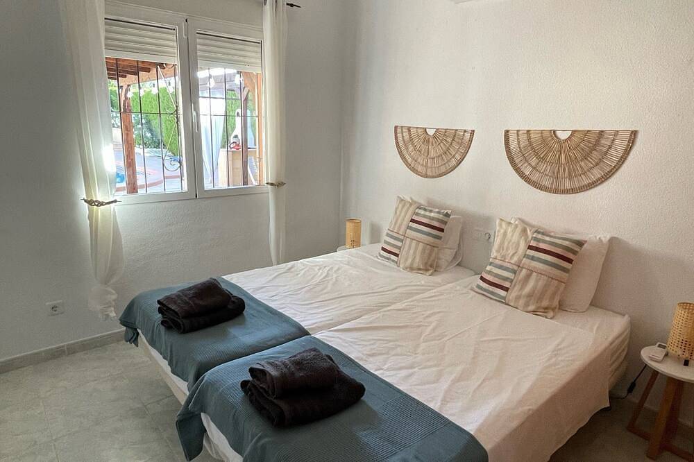 Beautiful villa with pool ideal for 1 or 2 families in Busot, Costa Blanca
