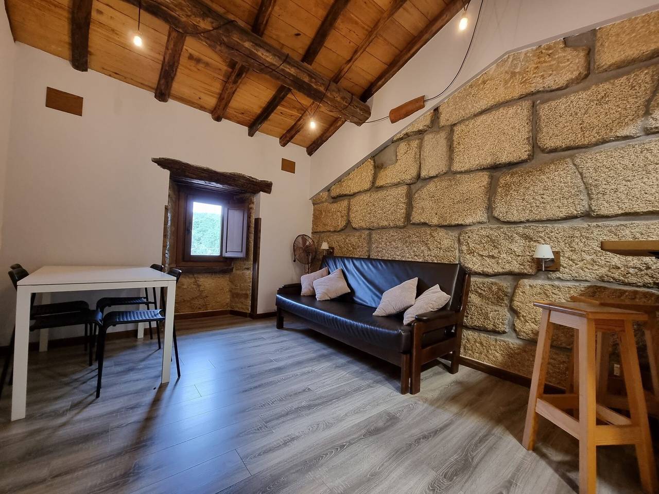 Casa rural 'Aldea Rural A Cortiña Apartamento 2' con vistas a la montaña, piscina compartida y Wi-Fi in Castrelo del Valle, Provincia de Orense