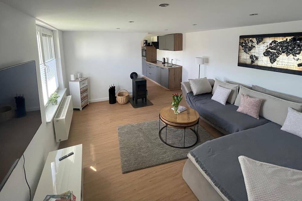 Ganze Wohnung, Neu renovierte Ferienwohnung in ruhiger Lage (großes eingezäuntes Grundstück) in Karow, Plau am See