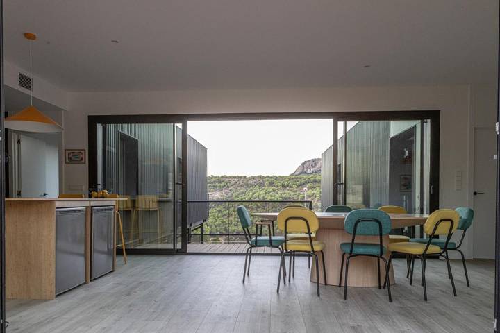 Chalet para 8 personas, con jardín además de vistas al lago y vistas, Se admiten mascotas en Cuenca del Alberche - 4