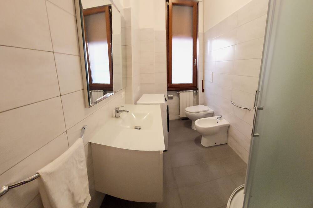 Entire apartment, Very central apartment in Bracciano with free access to private beach in Bracciano, Lake Bracciano