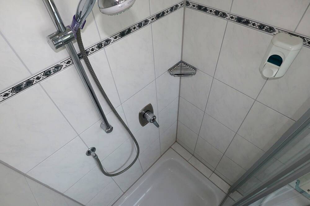 Doppelzimmer, Kat A, Nichtraucher, Wc und Dusche - Hotel Werneths Landgasthof in Europa-Park, Rheinhausen