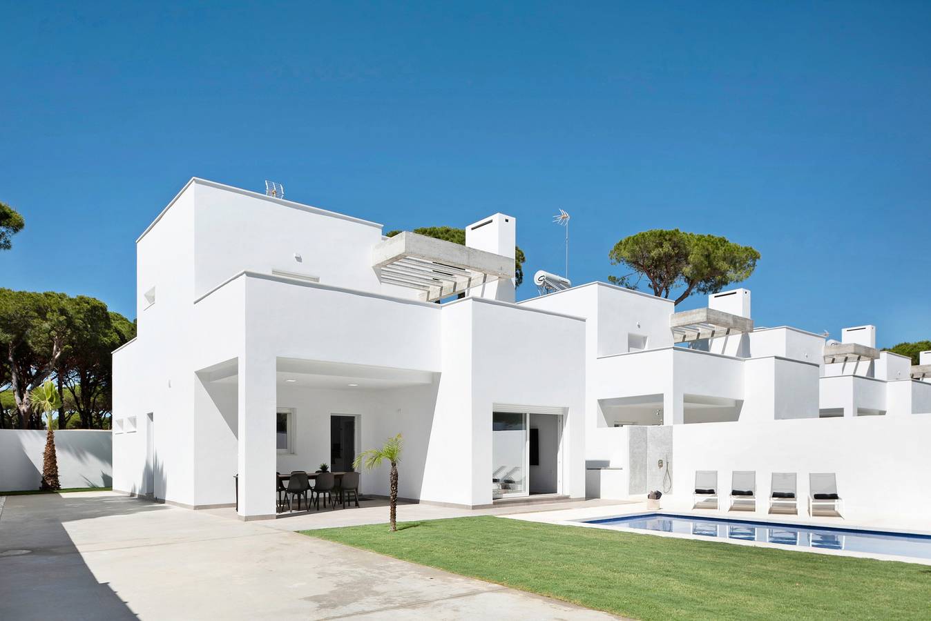 Villa 'Santa Clara 21a' with Private Pool, Wi-Fi and Air Conditioning in Playa La Barrosa, Chiclana de la Frontera