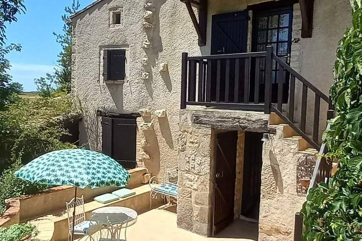 Gîte pour 4 personnes, avec jacuzzi et jardin à Souel