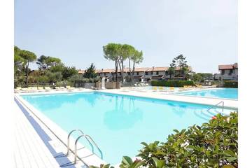 Villa mit pool für 7 Personen, mit Pool und Garten in Bibione
