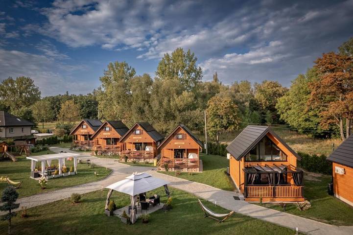 Apartament wakacyjny dla 8 osób, z Balkon i Taras oraz Jacuzzi i Ogród w Polanica Zdrój