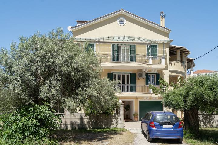 Vacation rental for 6 people, with yard, kid friendly in Lefkada