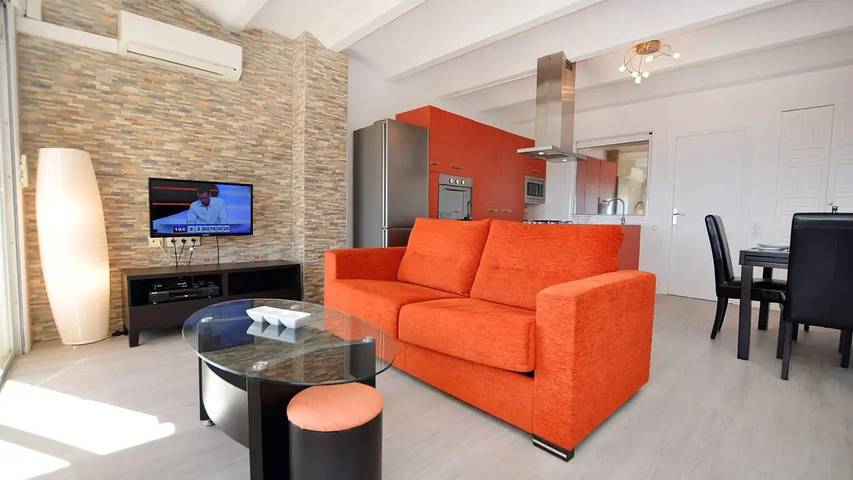 Gîte pour 7 personnes, avec terrasse dans Platja De Canyelles Petites