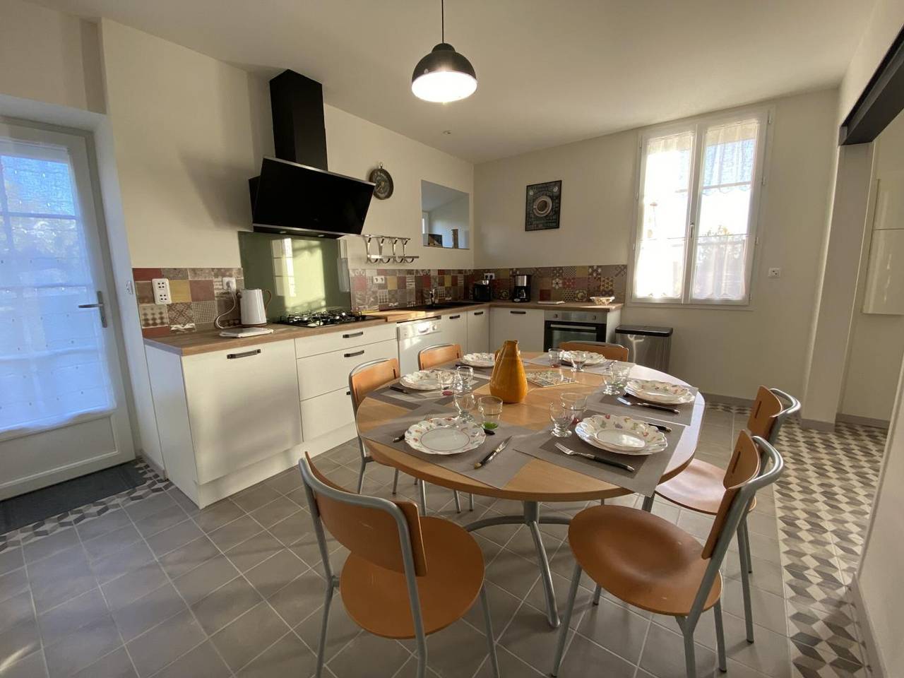 Casa Rural con Piscina Climatizada y Jardín Privado en Vars, cerca de Angulema in Charente