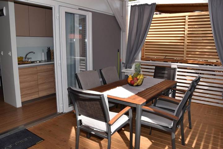 Camping für 5 Personen, mit Garten und Ausblick in Biograd na Moru - 3