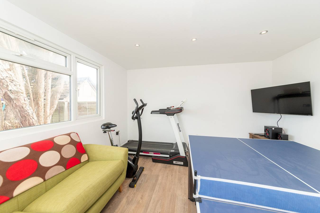 Modern House 4 Parking & Excellent Transport Links - Pass the Keys in Reading, Berkshire