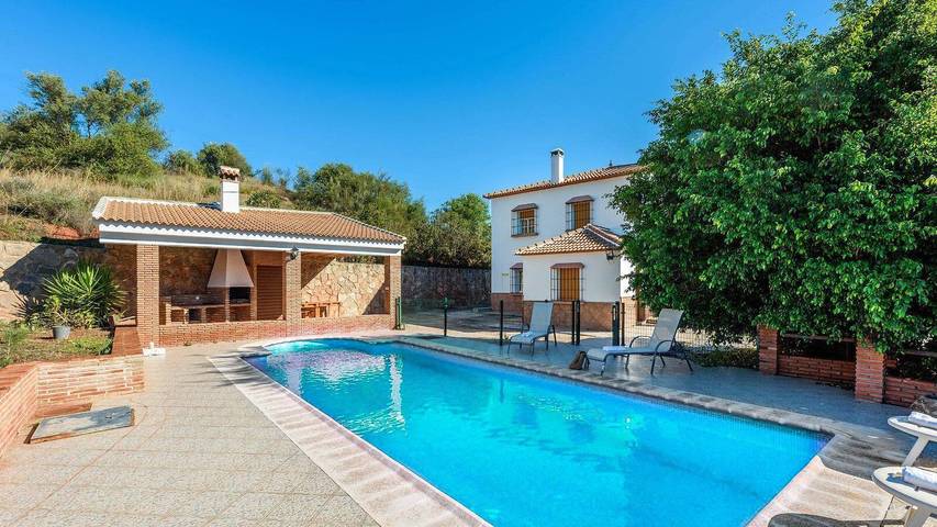 Ferienhaus für 12 Personen, mit Balkon/Terrasse und Pool