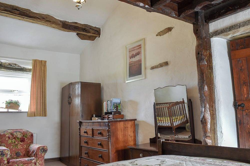 Ground Floor:  Living room: Tv, Freesat, Open Fire Dining room. in Hawes, Yorkshire Dales National Park