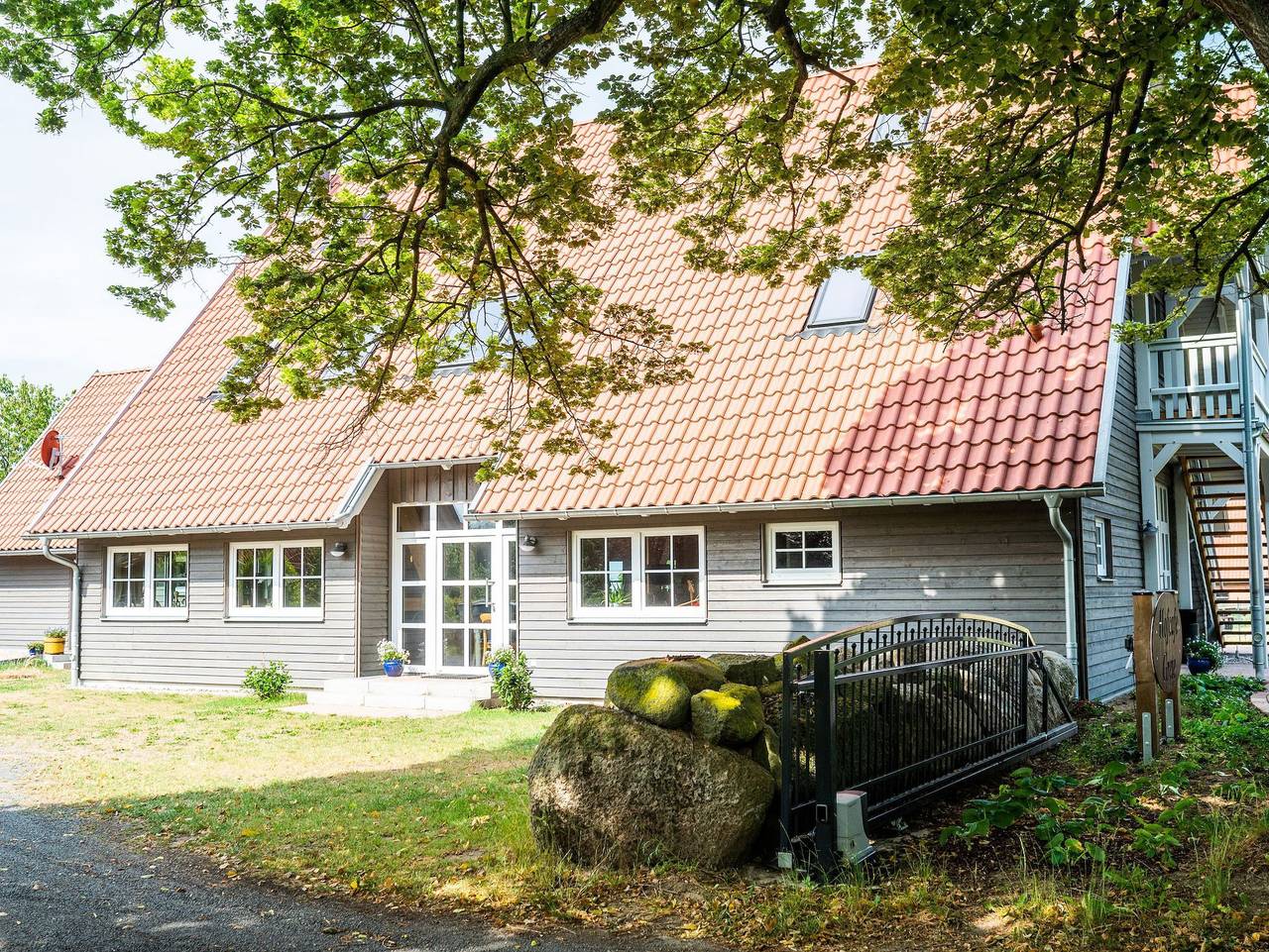 H3 Wohnen am Hofcafé mit Feierscheune Ostseebad Rerik - Nr.1/ 2-Raum-Fewo (rechts, 60m²) 2-4 Pers., Loggia, Og+Dg in Rerik, Neubukow-Salzhaff