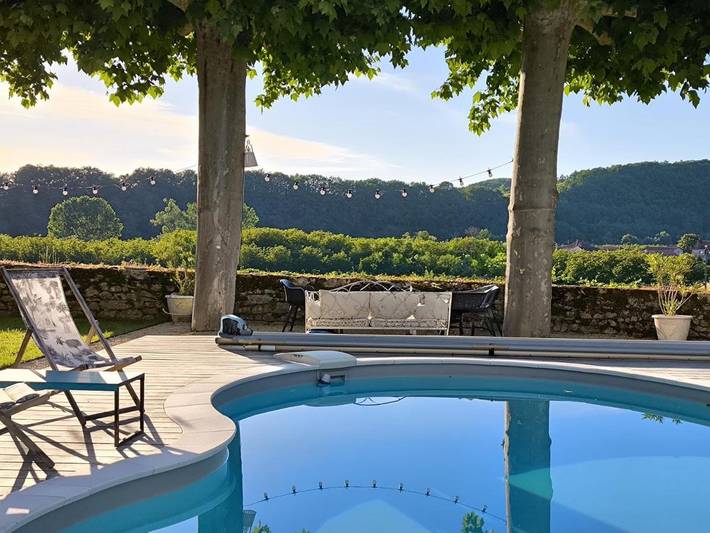 Gîte pour 4 personnes, avec piscine ainsi que vue et jardin à Albas