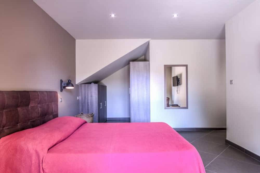 Appartement entier, Villa Appartement T4  avec jolies terrasses Porto Vecchio, piscine à débordement in Porto-Vecchio, Arrondissement de Sartène