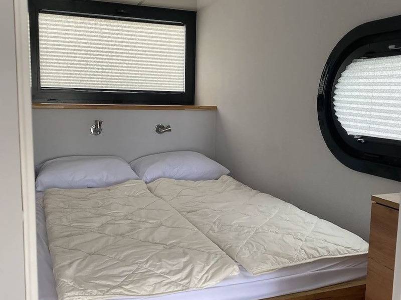 Vakantiefriesland — Besondere Übernachtung in einem luxuriösen Hausboot im Warns in Ijsselmeer