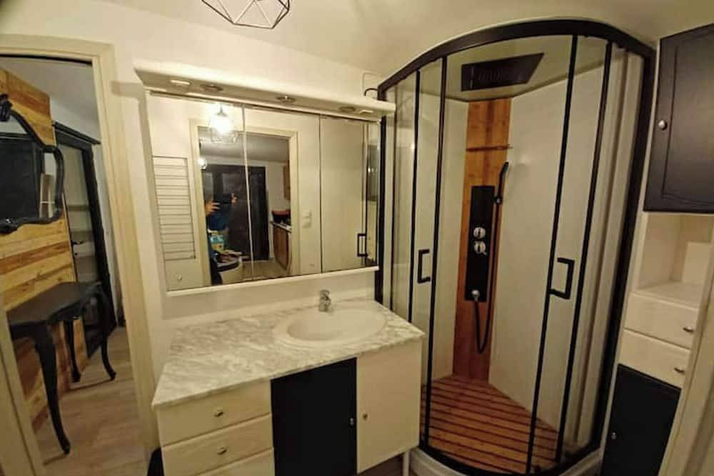 Appartement entier, Studio cosy près d'Aubenas et des thermes de Vals in Pont-de-Labeaume, Parc naturel régional des Monts d'Ardèche