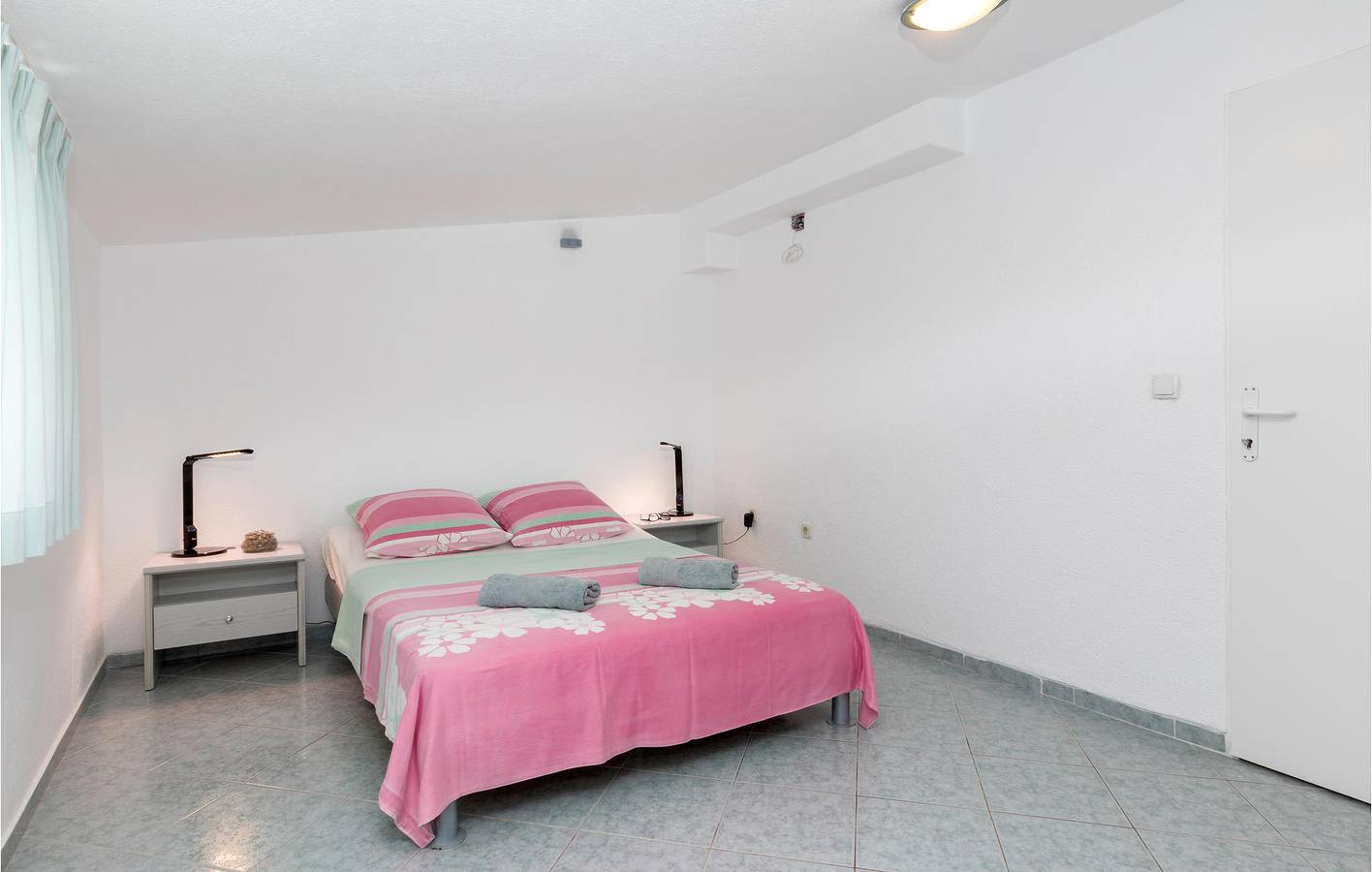 Appartamento intero, Accogliente appartamento con 2 camere da letto e terrazza, vicino alla spiaggia e con parcheggio in Stinjan, Pula Croazia