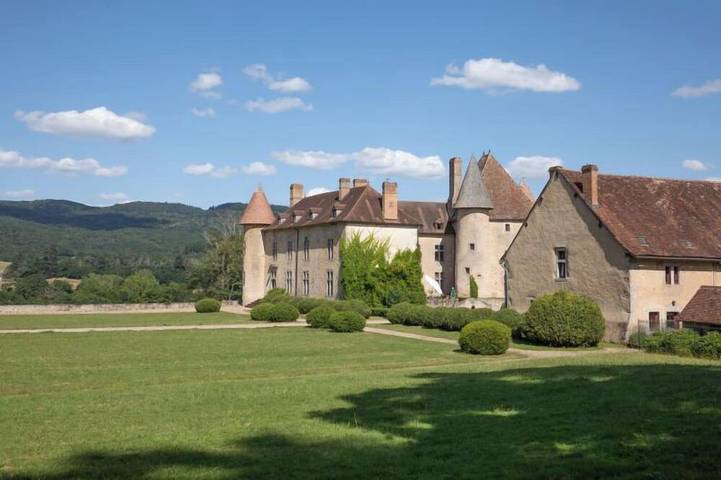 Gîte pour 8 personnes, avec Terrasse ainsi que Jardin et Piscine à La Tagnière