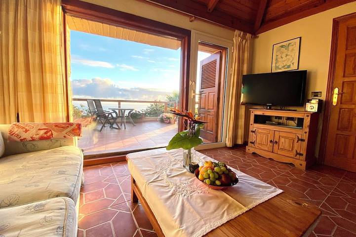 Dreamy Canarian Casita with Huge Terrace, Sauna and Spectacular Views in La Vega (Canary Island), Icod de los Vinos