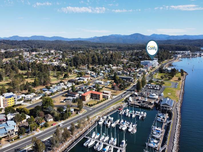 Entire apartment, Elegant 2-Bed Apartment with Stunning Views in Batemans Bay, New South Wales