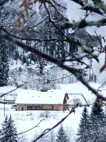Location de vacances pour 8 personnes, avec jardin et vue à Septmoncel