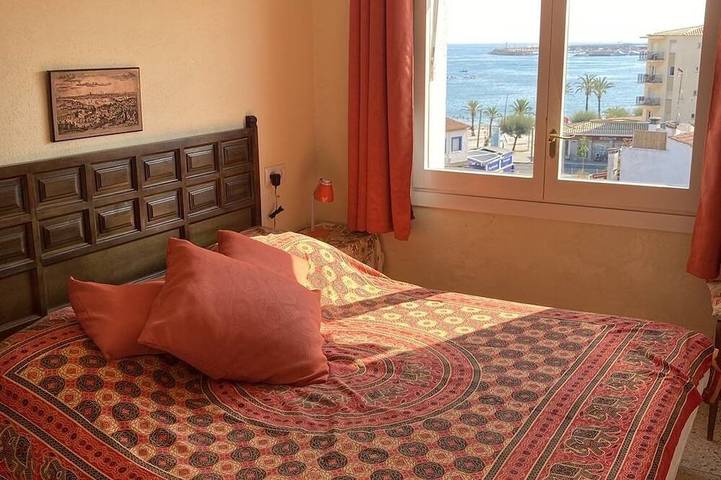 Ganze Wohnung, Herrlicher Meerblick 150m vom Strand entfernt App. 2 Pers + 1 Kinder in l'Escala, Oberampurien