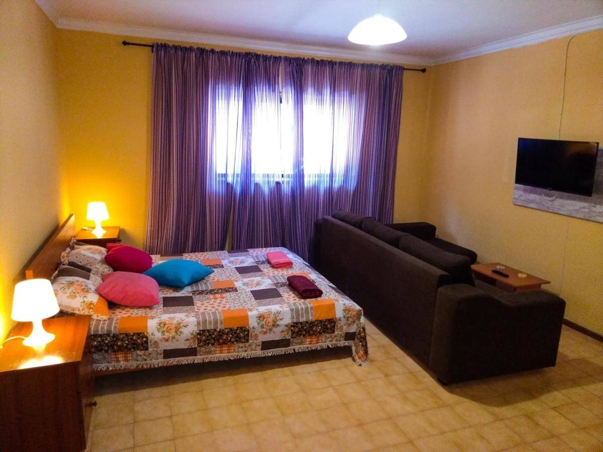 Triple Room with Private Bathroom in Braga, District de Braga