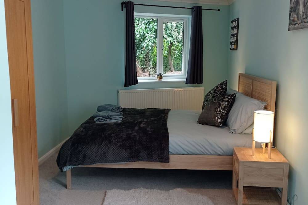 Two bedroom cottage in a quite woodland setting in Nottingham, East Midlands