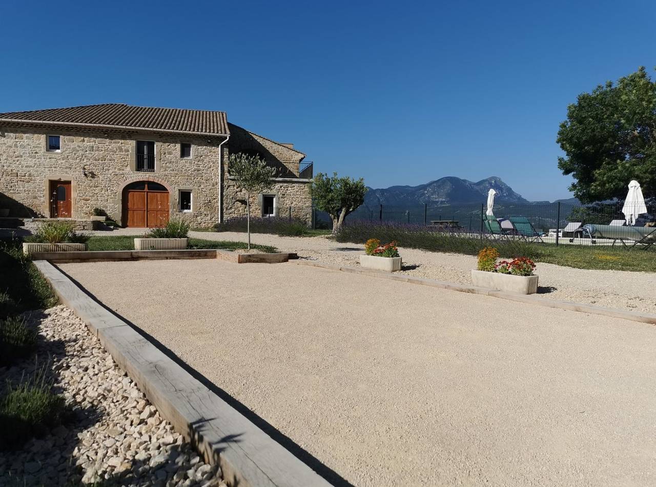 Mas de Pascalin, piscine chauffée, vue splendide, 250m2 pour 12 p in Francillon-sur-Roubion, Région de Die