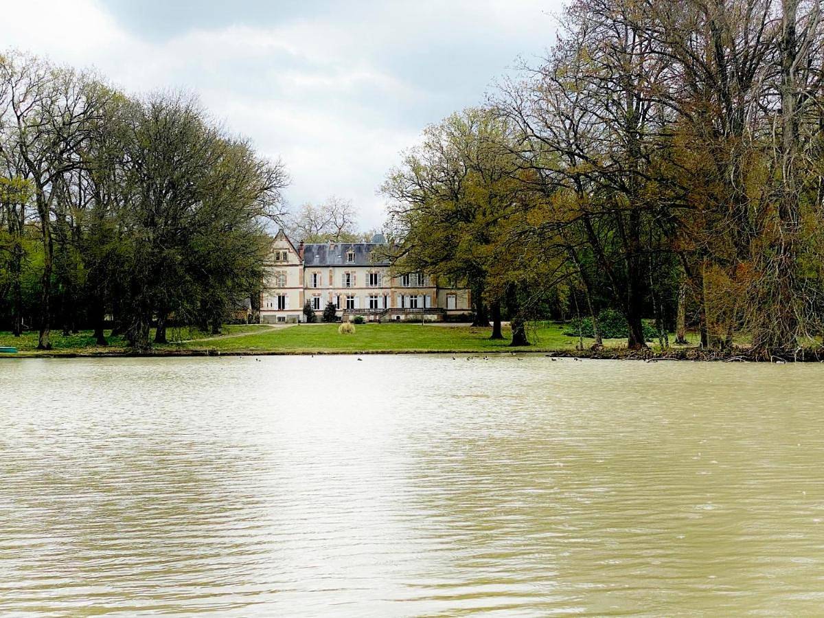 Double Room with Lake View in Villeny, Sologne