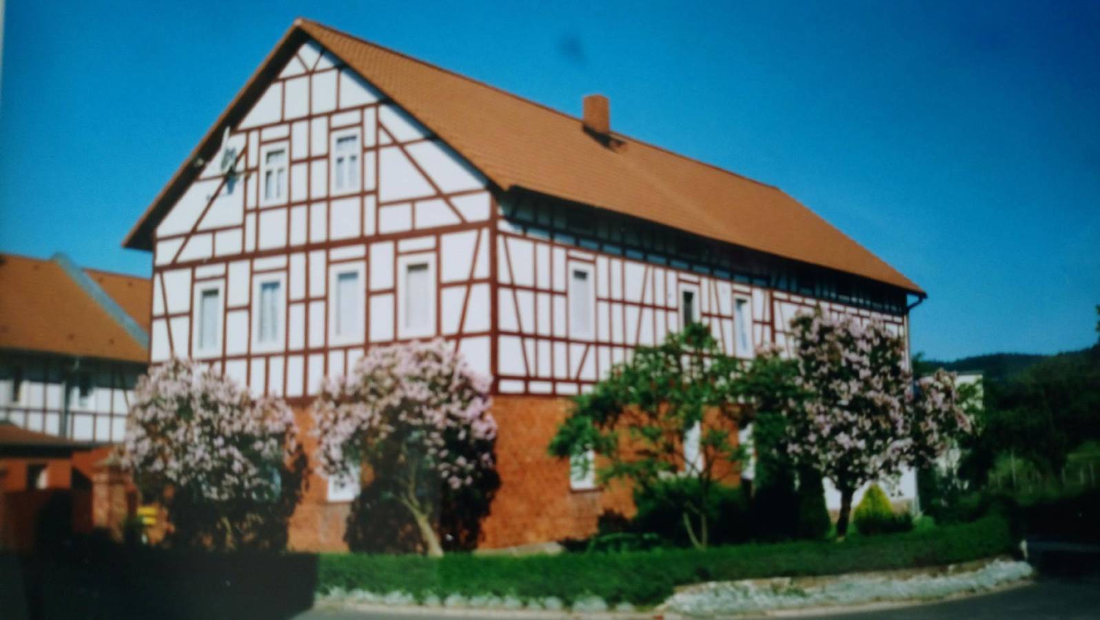 Ganze Ferienwohnung, Gemütliche Ferienwohnung in Uhlstädt-Kirchhasel mit Garten, gemeinsamem Pool und Grill in Uhlstädt-Kirchhasel, Saaleland