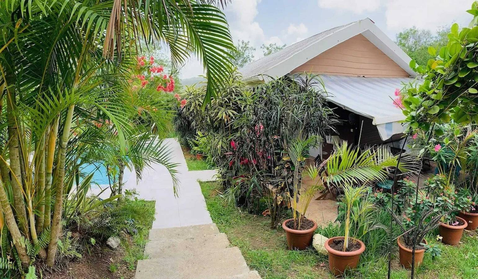 Bungalow accueillant à Le Diamant avec piscine partagée in Le Diamant, Martinique